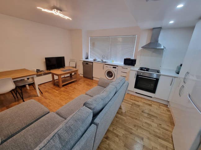 Single ensuite available in a beautiful flat - DSS Main Photo