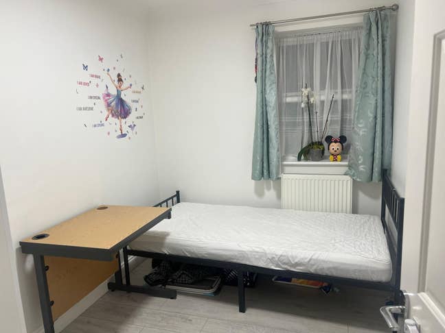 Spacious Room for Rent Main Photo