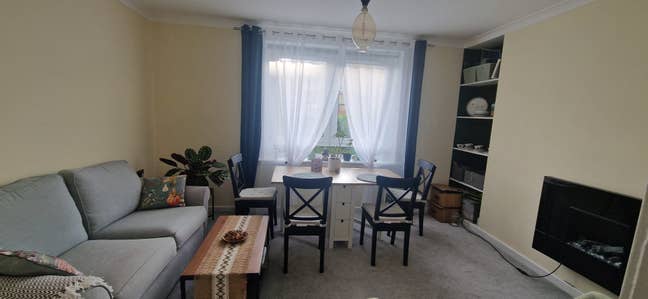 Double bedroom available in a 2-bedroom flat Main Photo