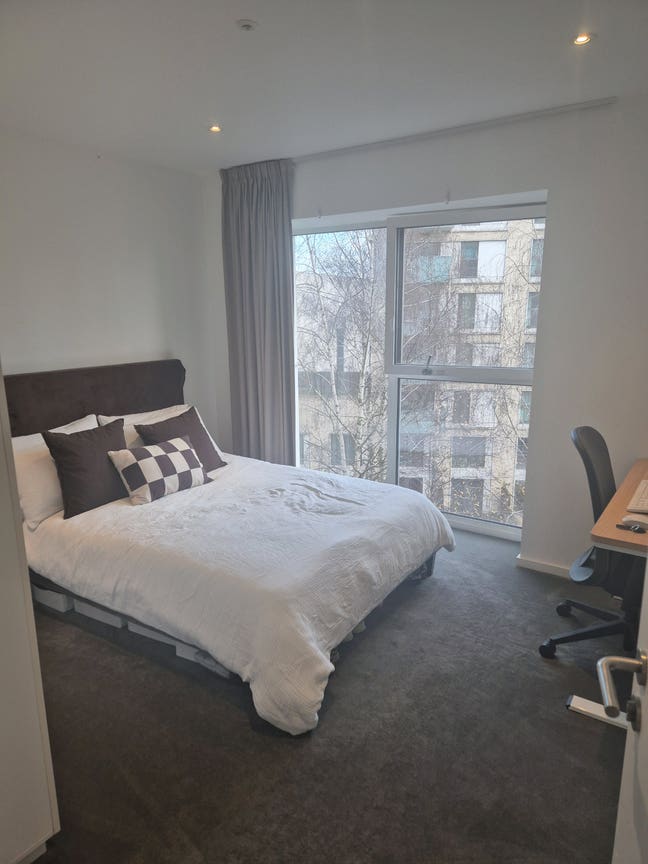 Double room to rent in the East Village Main Photo
