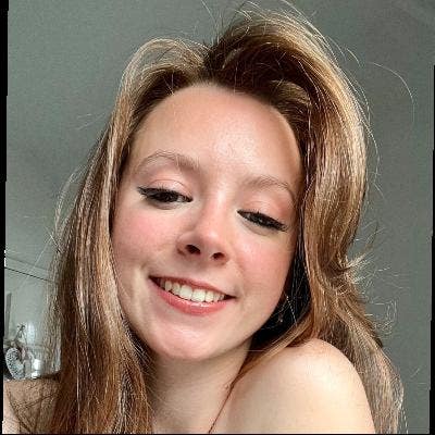 Single female nurse looking for an all girl share! Main Photo