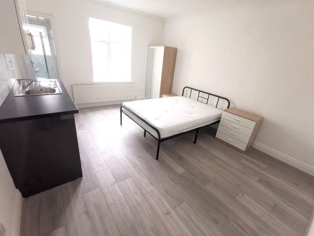 Large Studio Room Close to Luton Town Centre Main Photo