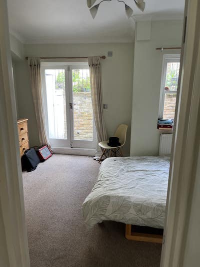 Lovely double room with en-suite & private garden  Main Photo
