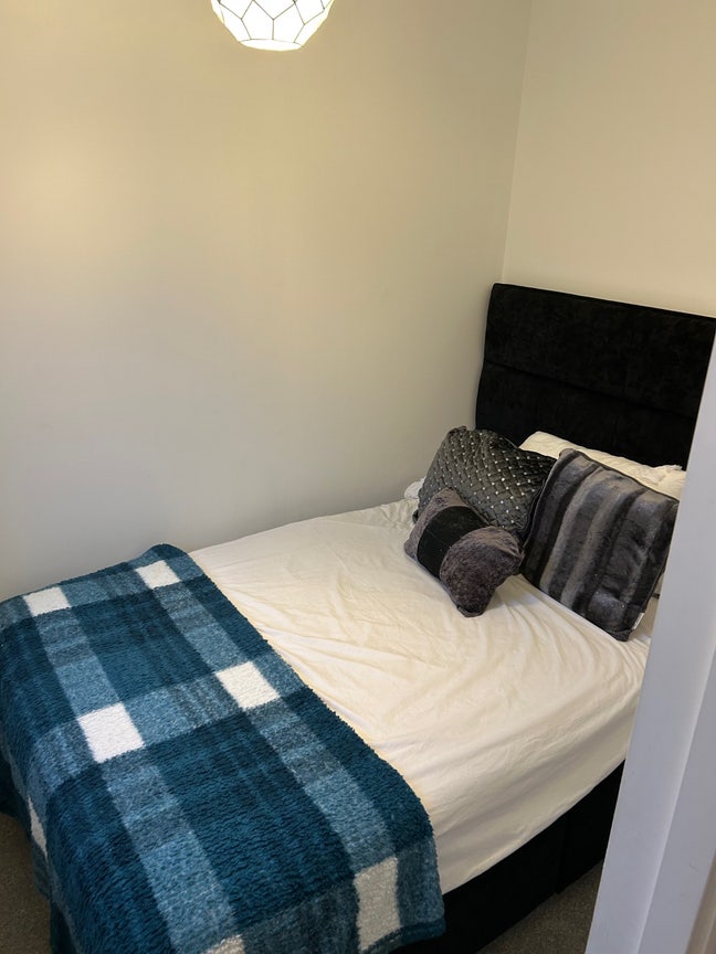 Small double room to rent  Main Photo