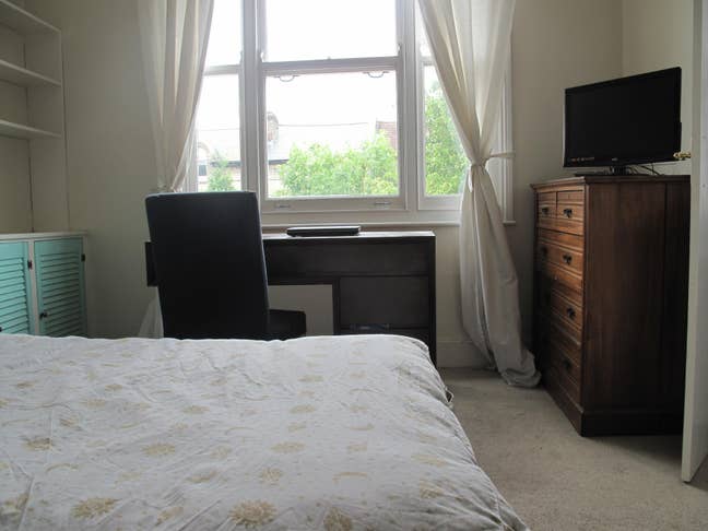 Mo- Fri ensuite room 3 min walk Ealing B'way. sta. Main Photo