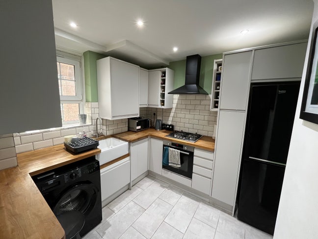 Lovely split level 2 bedroom flat - Clapham Park Main Photo