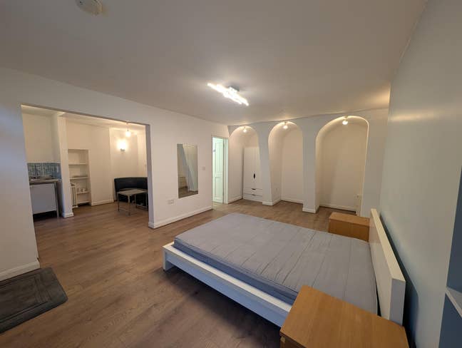 Studio to let in Notts Centre with Garden Main Photo