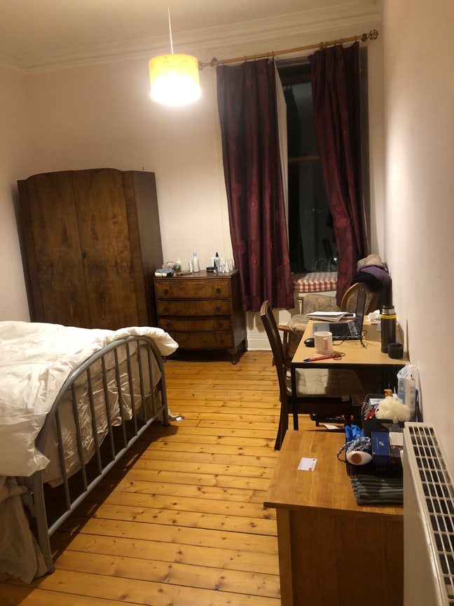 Double bedroom in a cozy flat Main Photo