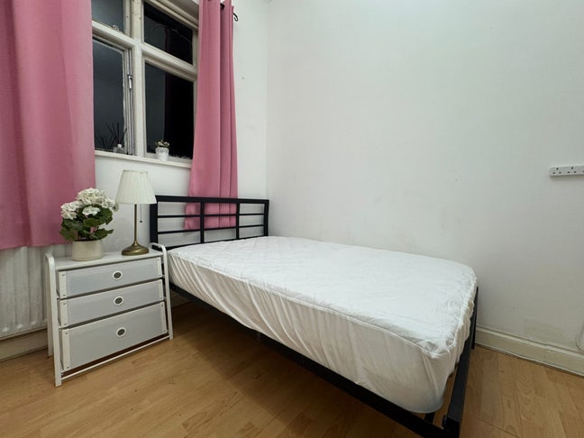 Cosy  room in Kensington Olympia! Main Photo