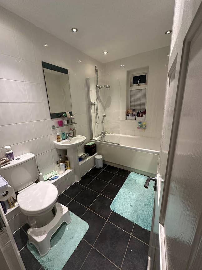 Single Room to Let Near Sutton Town Centre  Main Photo