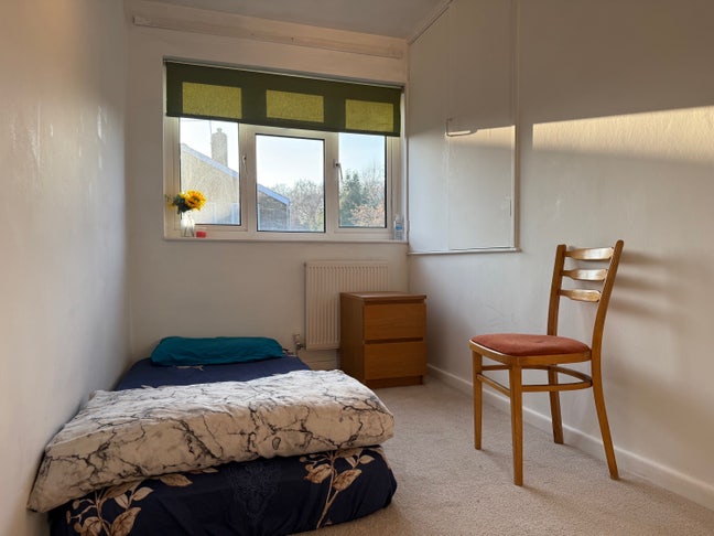 Bright Single Room Overlooking the Garden Main Photo