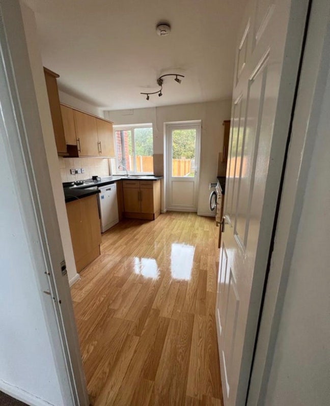 Double Room In Warlingham - £900 - All Bills Inc Main Photo