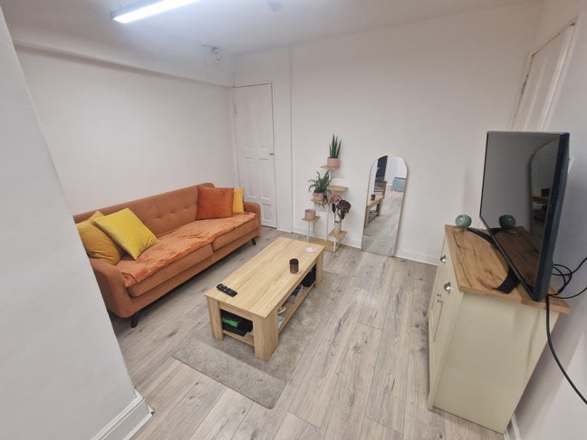 Spacious flat in awesome location  Main Photo