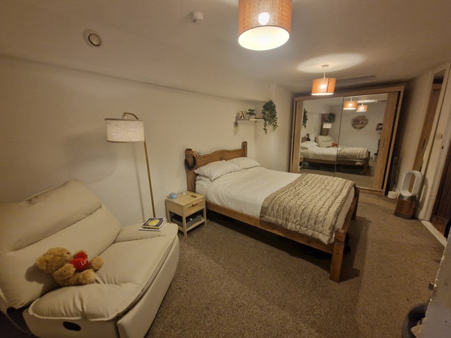 Spacious flat in awesome location  Main Photo