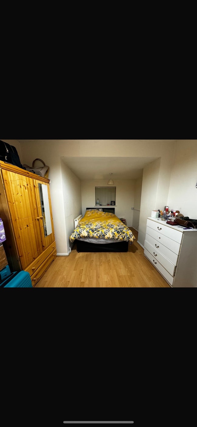 Furnished Double Bedroom in Luton 0 7824066125 Main Photo