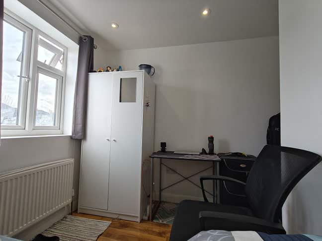 Large Room with Seprate Bathroom Main Photo