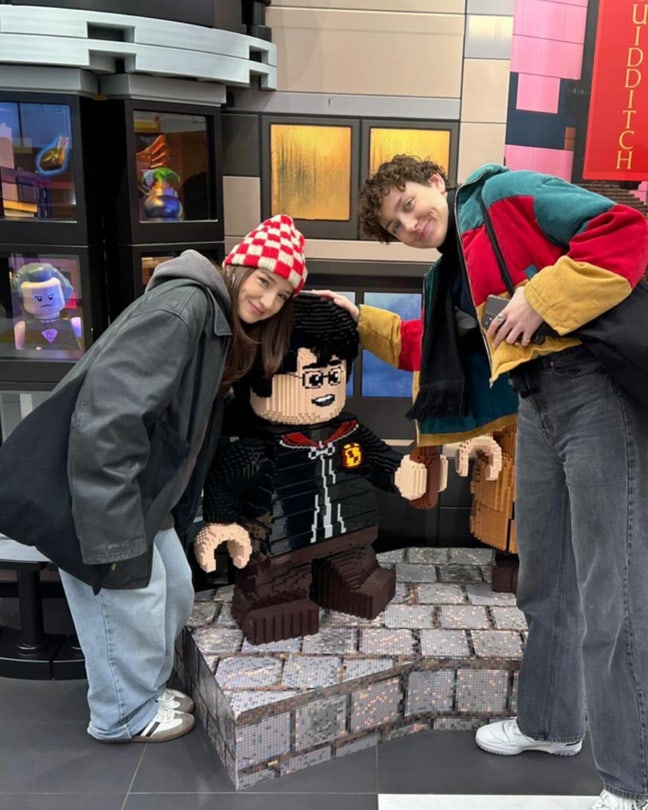 Two girls looking to buddy up!  Main Photo