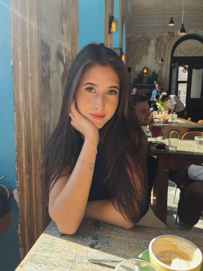 Student Female seeks a single or double room Main Photo