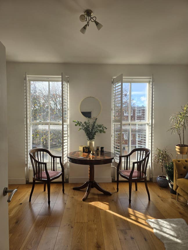 Elegant fully furnished first floor flat Main Photo