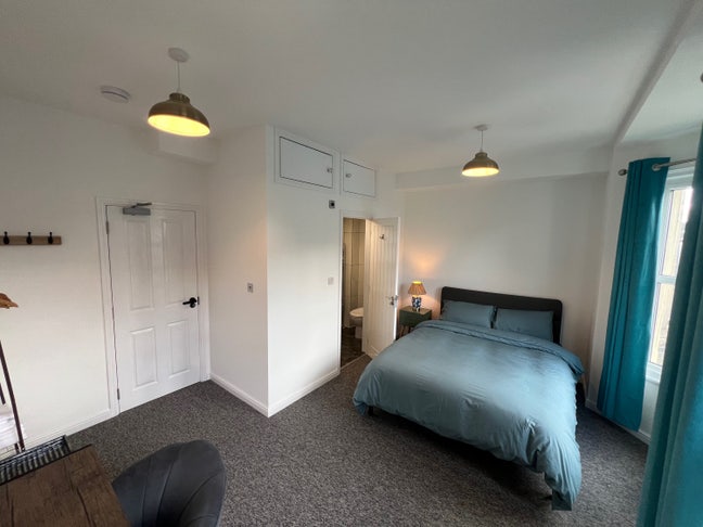 New Large Double room with en-suite , Mill Road  Main Photo