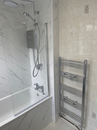 Crawley/ Ifield single bed room 4 professionals Main Photo