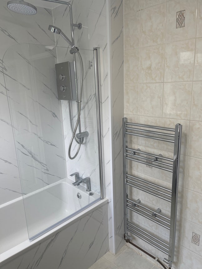 Crawley/ Ifield single bed room 4 professionals Main Photo