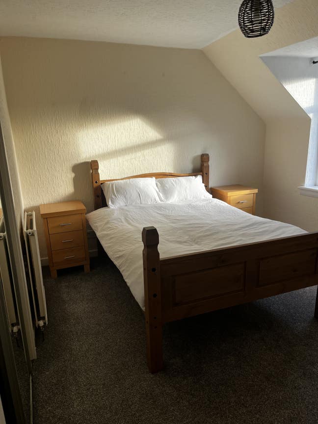 1 double room left, 1 room taken (female, 26) Main Photo