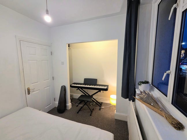 Ideal room to call your spring home 🌞 Main Photo