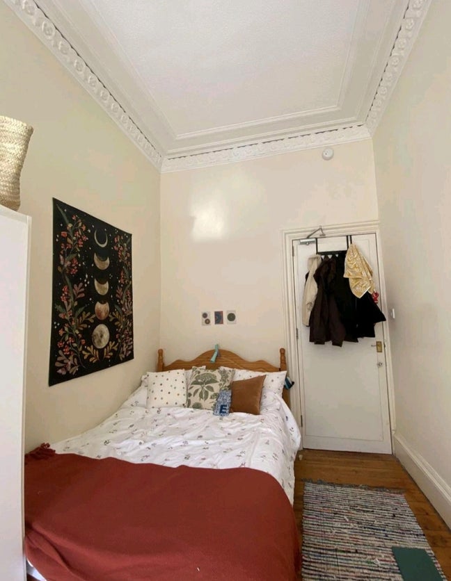 Room in West End flat (GU campus) Main Photo