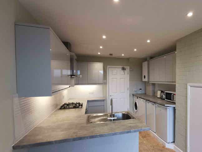  Sunny room Regents Park, Close to RD&E, incl Main Photo