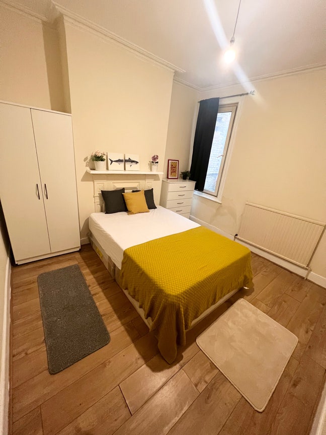 Fantastic Double Room Walking Distance to Station Main Photo