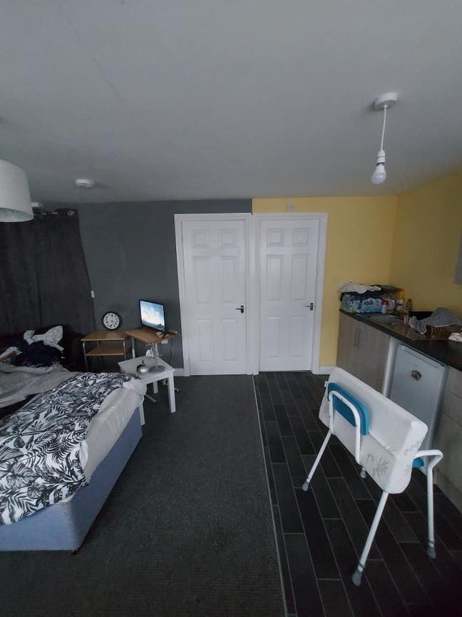 Self contained studio flat recently refurbished Main Photo