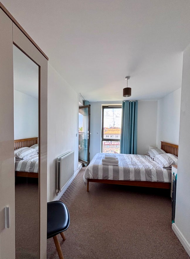 Short Term Let: 01 Jan - 26 Jan (1 or 2 Bedrooms) Main Photo