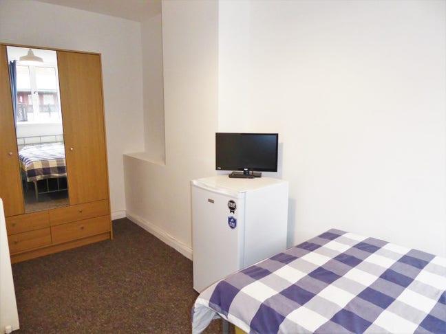 Single Room in Queens Park Main Photo