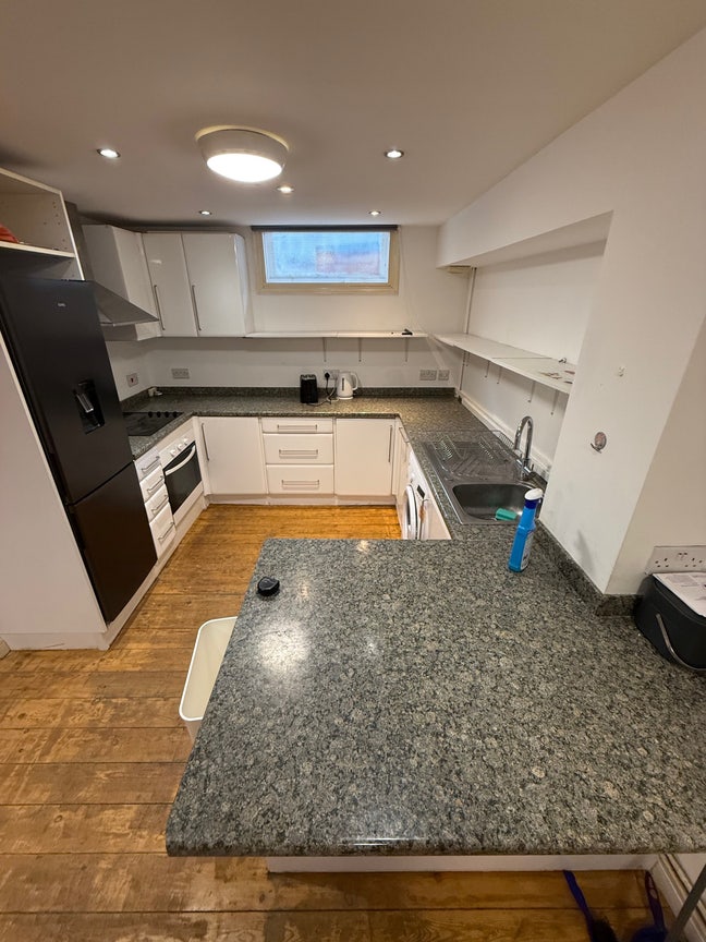 Calm, High-Quality House Share for Professionals Main Photo