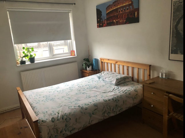 Cosy double room near  shops, tubs & buses Main Photo