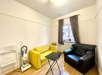 Flatmate required asap in bright spacious flat  Main Photo