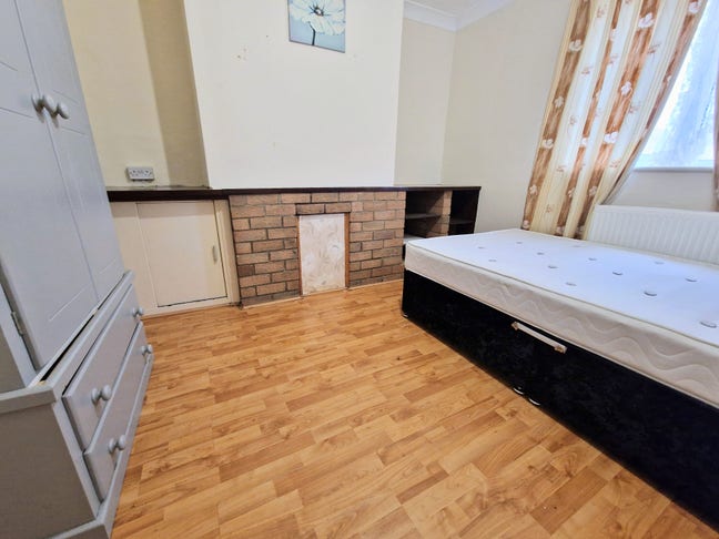 Rooms available on Edward Road from £109 PW Main Photo