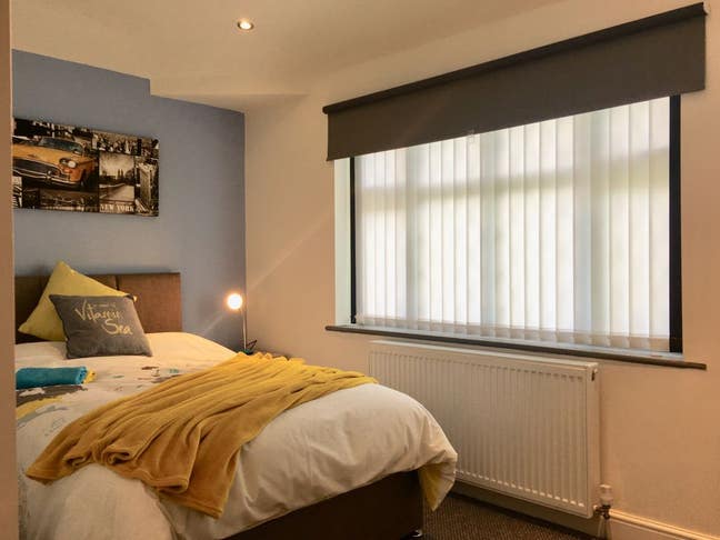 No Fees - Low Deposit - Large Furnished Room Main Photo