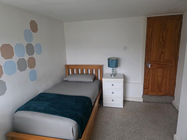 Single room rent in Crawley  Main Photo