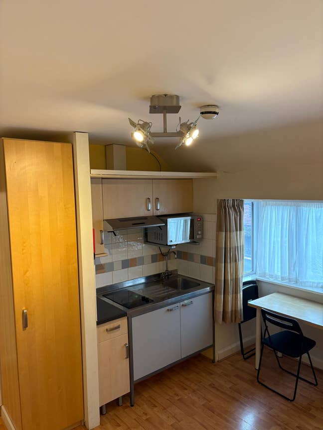 Studio Apartment Quiet Location with parking Main Photo