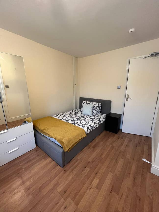 1 Bedroom with Private Shower & Shared Kitchen  Main Photo
