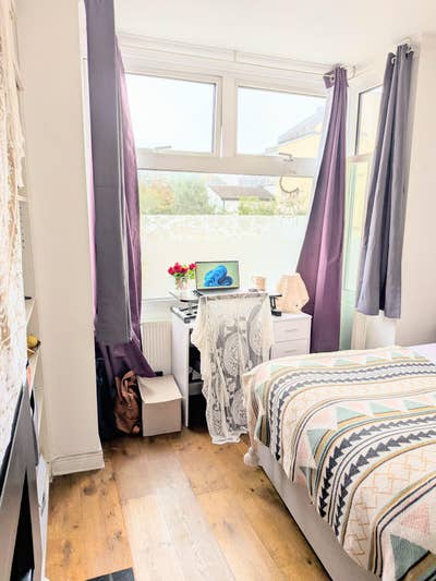 Sunny double room, friendly houseshare.  Main Photo