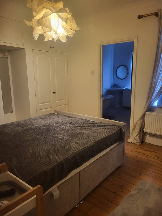 Large En-Suite, lovely family home  Main Photo