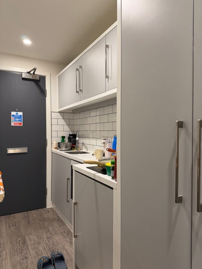 IQ shoreditch silver studio 591 Main Photo