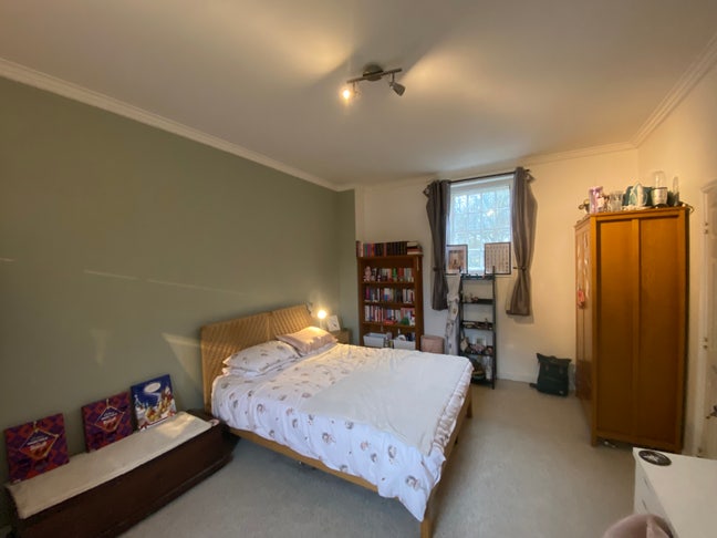 Large double room near Waitrose Park and Ride Main Photo