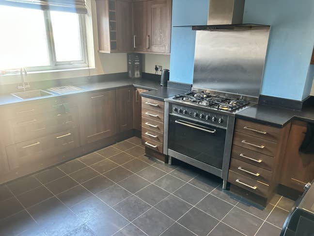 A double bed and a Studio Flat, Aylestone Rd, Main Photo