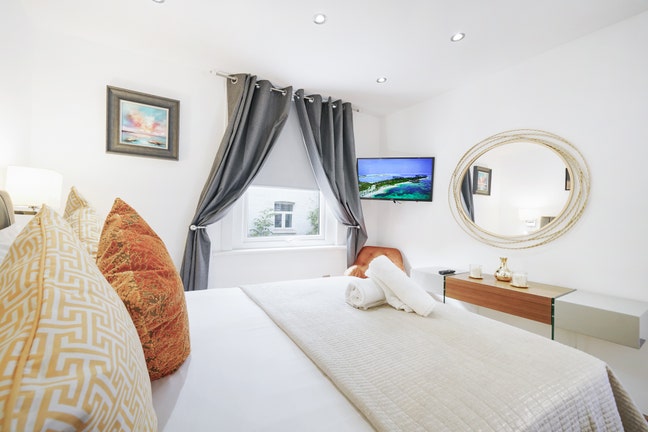 Elegant 1-Bedroom Apartment - 2min Station Main Photo