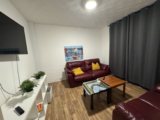 Double rooms to rent on Tennyson Road Main Photo