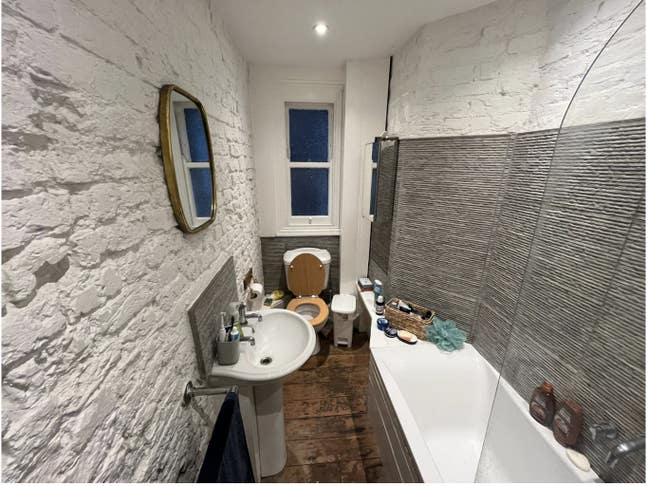 Double Bedroom For Rent in 3 bed flat - Battersea. Main Photo